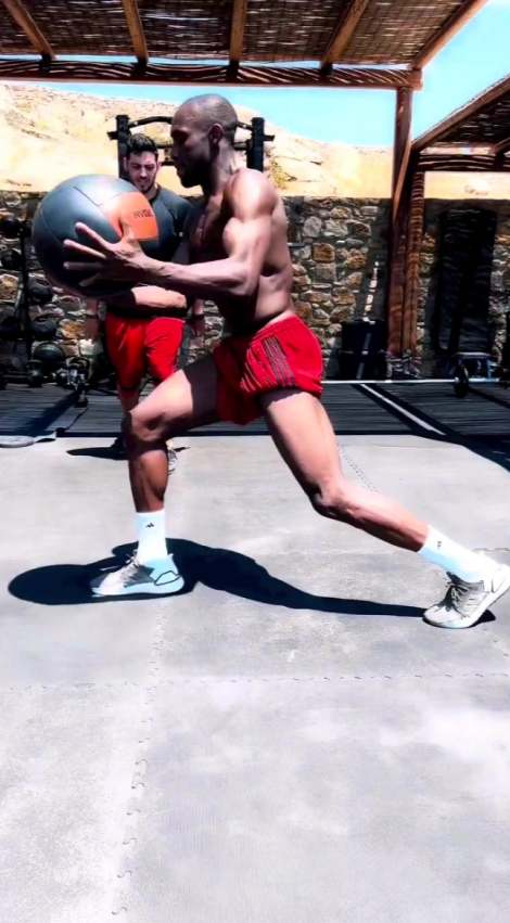 Bất ngờ với hình ảnh mới nhất của Danny Welbeck 6