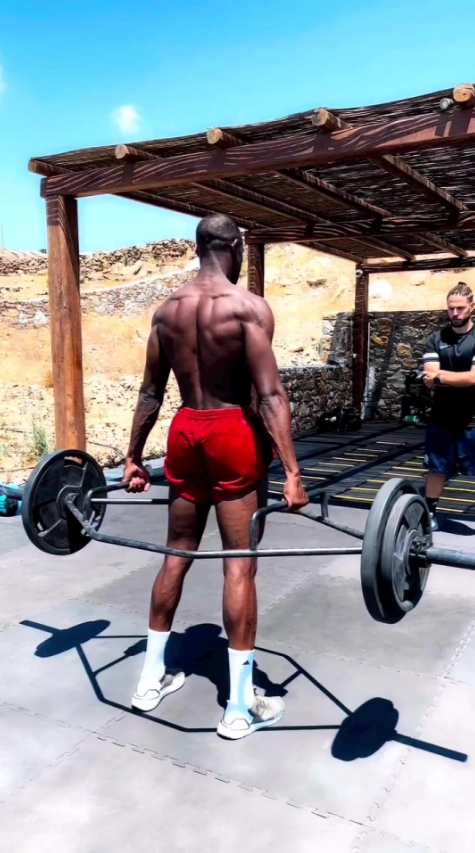 Bất ngờ với hình ảnh mới nhất của Danny Welbeck 4