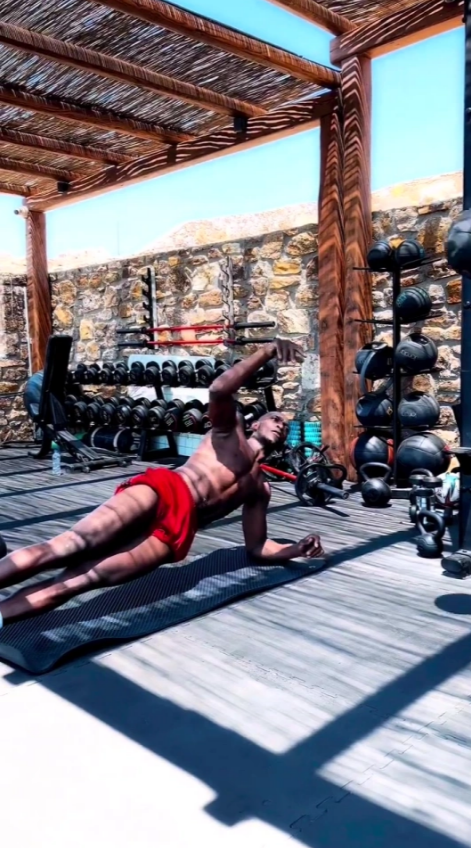 Bất ngờ với hình ảnh mới nhất của Danny Welbeck 3