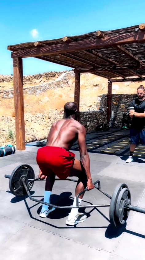 Bất ngờ với hình ảnh mới nhất của Danny Welbeck 1