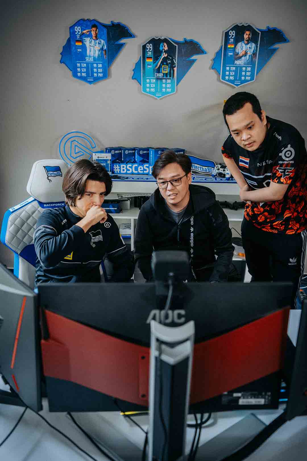 Theo chân Cris Devil Gamer và Mai Quỳnh Anh khám phá nước Đức tại sự kiện VBL International Series do Bundesliga và Next Media tổ chức 1