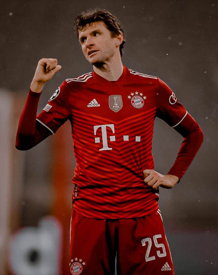 Thomas Muller giới thiệu sách về bóng đá  VTVVN