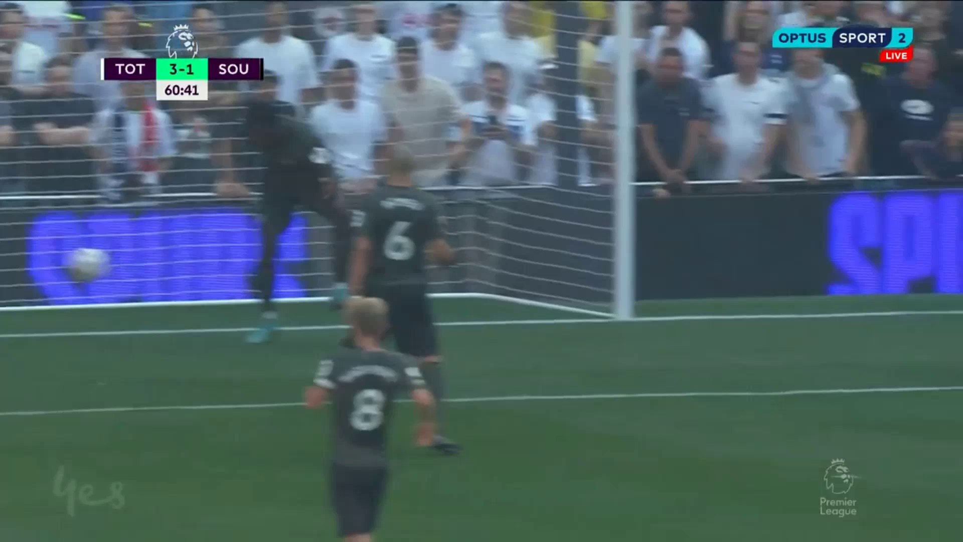 Hậu vệ Southampton phản lưới nhà trước Spurs gây sốt 3