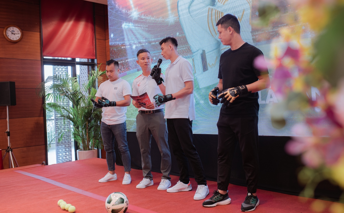 các giải thưởng u23 châu á Quan Văn Chuẩn gác lại kỷ niệm U23 châu Á, hướng tới màn ra mắt CLB Hà Nội