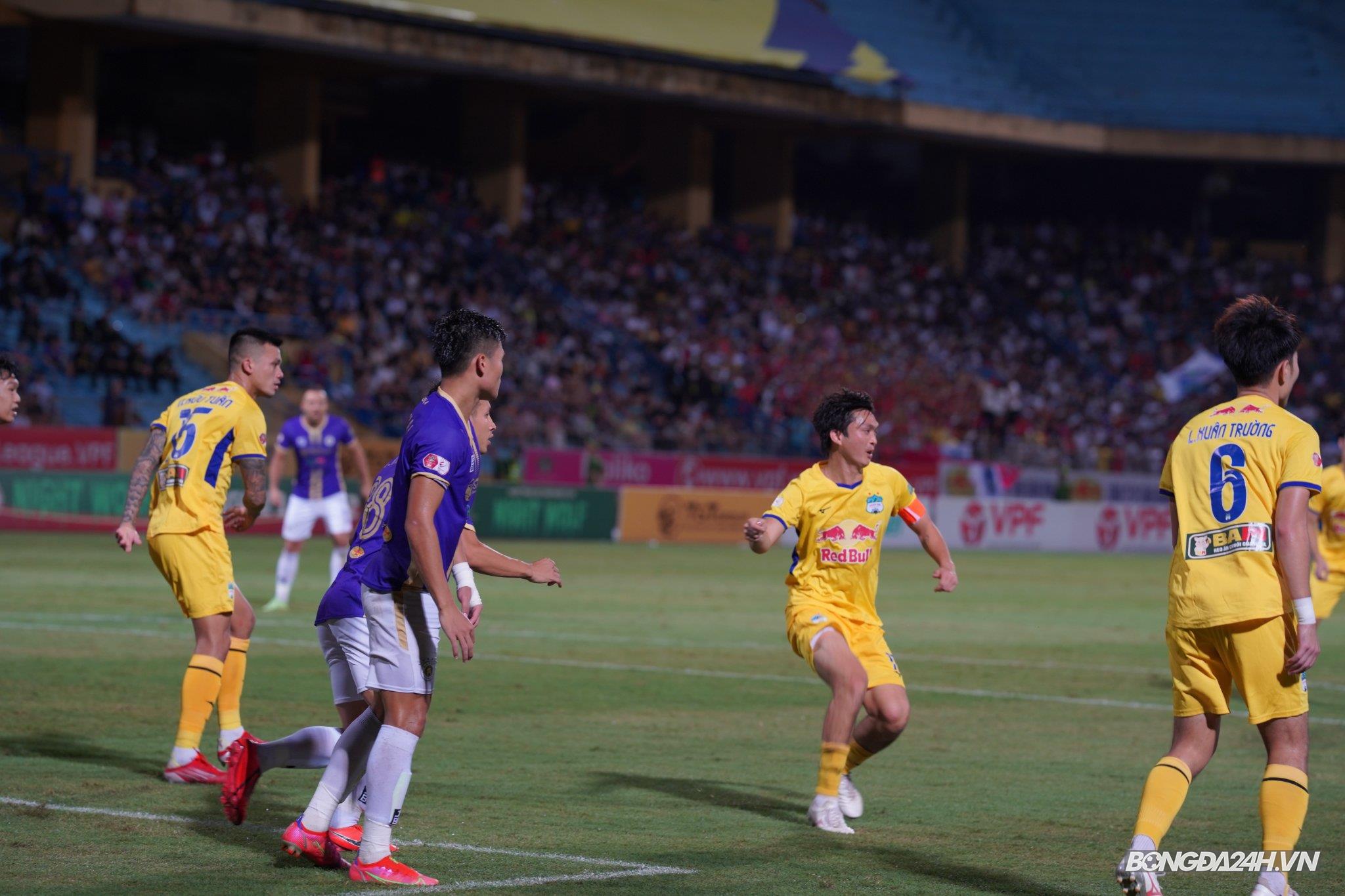 Ngày thi đấu nhọc nhằn của thủ quân bất đắc dĩ Nguyễn Tuấn Anh 3