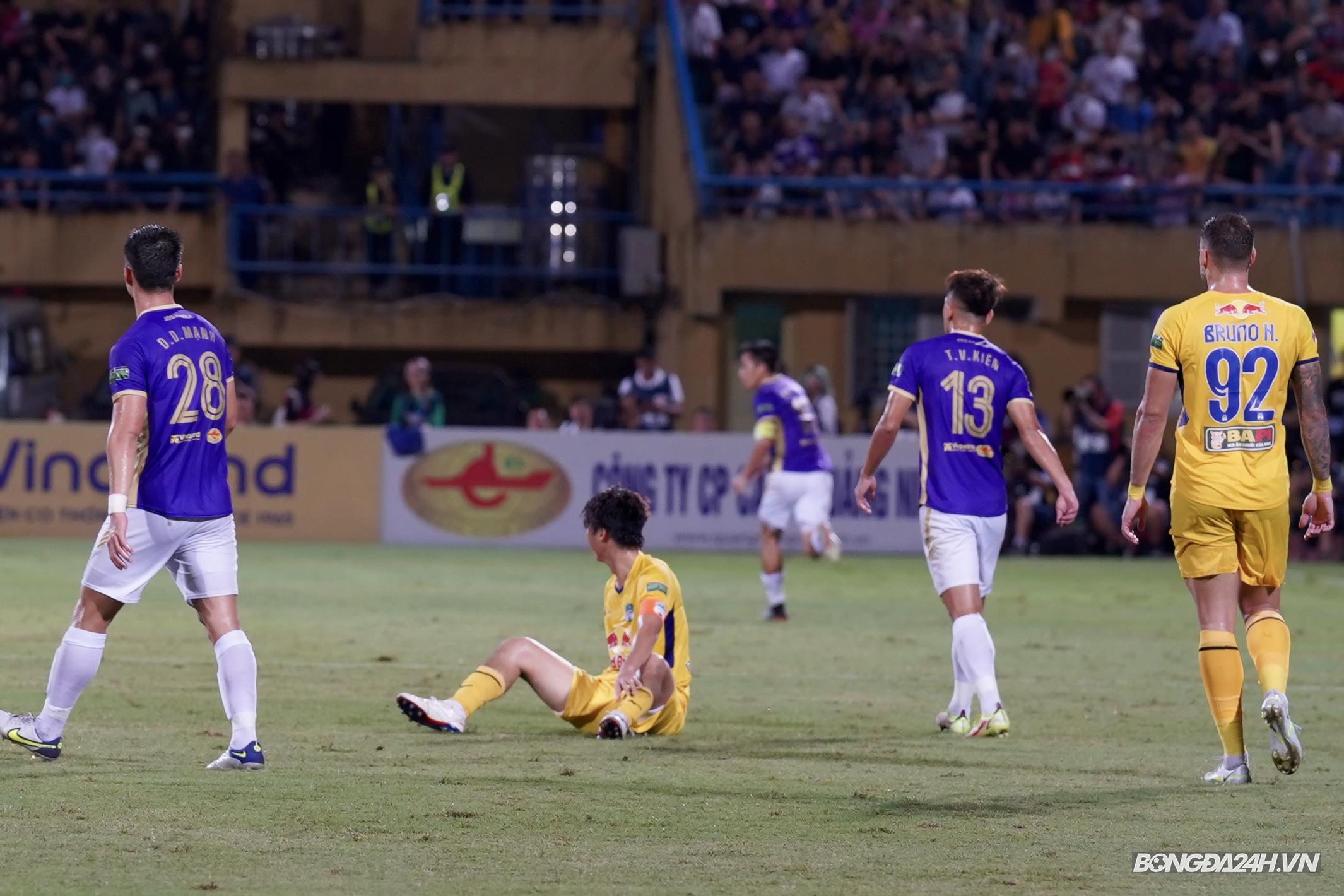 Ngày thi đấu nhọc nhằn của thủ quân bất đắc dĩ Nguyễn Tuấn Anh 9