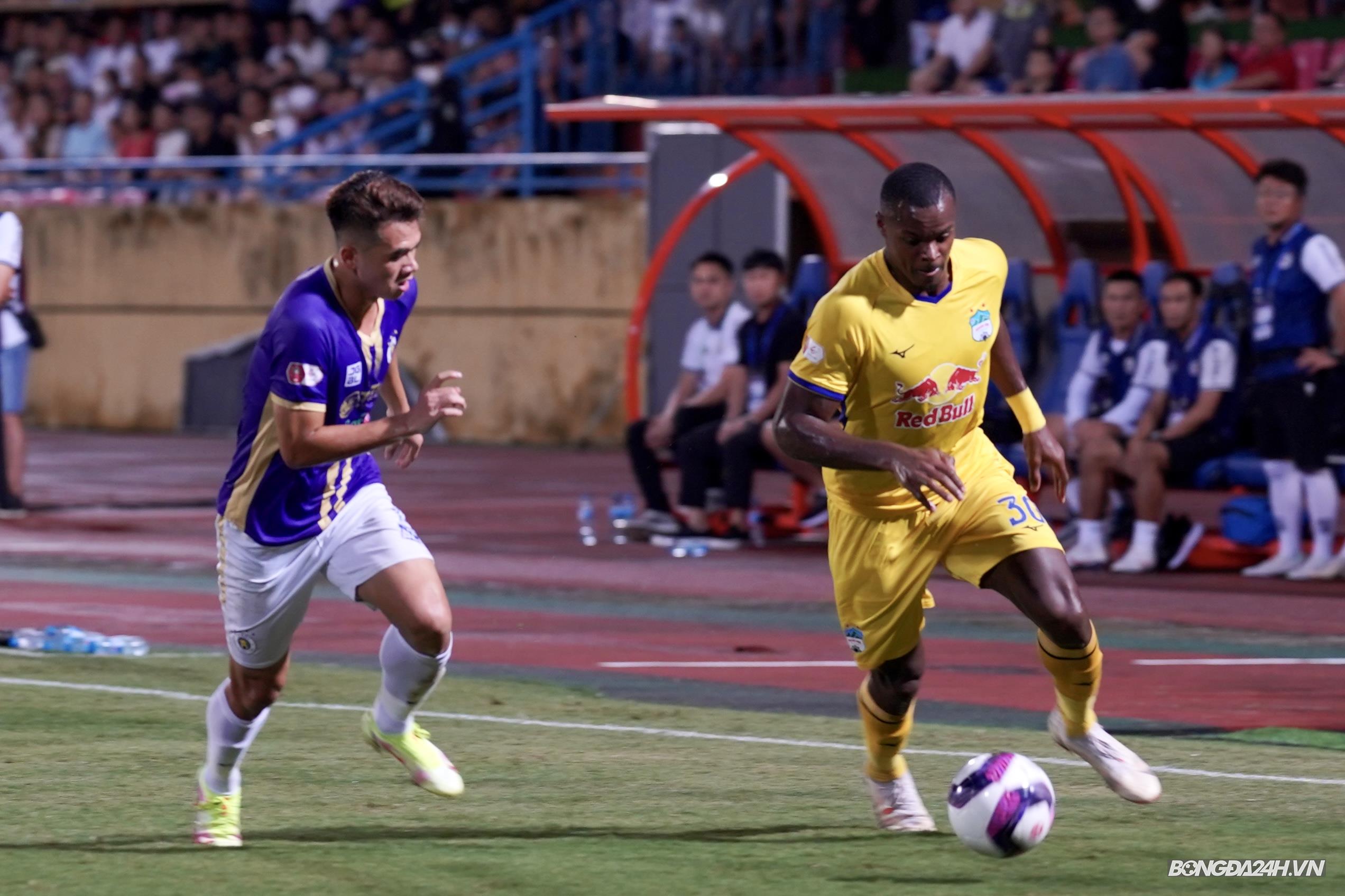 Ngày thi đấu nhọc nhằn của thủ quân bất đắc dĩ Nguyễn Tuấn Anh 4