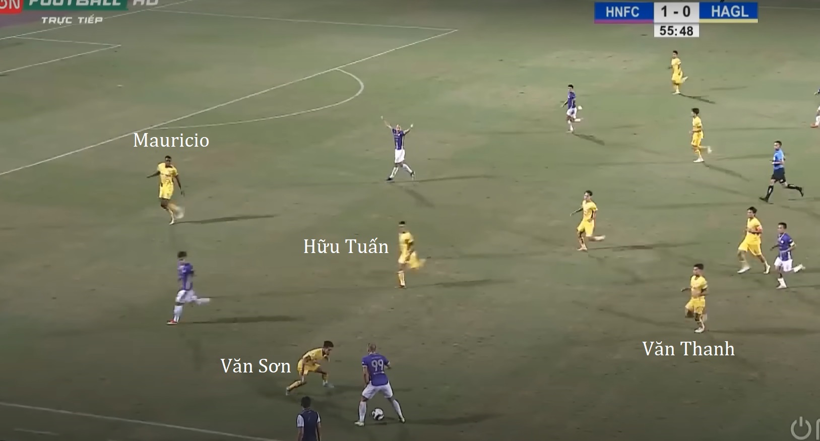 o ban thua thu 2 viec Van Thanh dang cao khien cac trung ve HAGL khong giu duoc vi tri thi dau cua minh tren san.