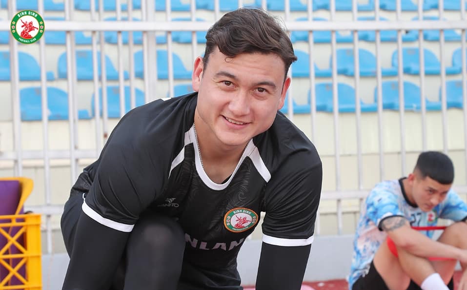 Thủ môn Đặng Văn Lâm cân nhắc chia tay Topenland Bình Định 1