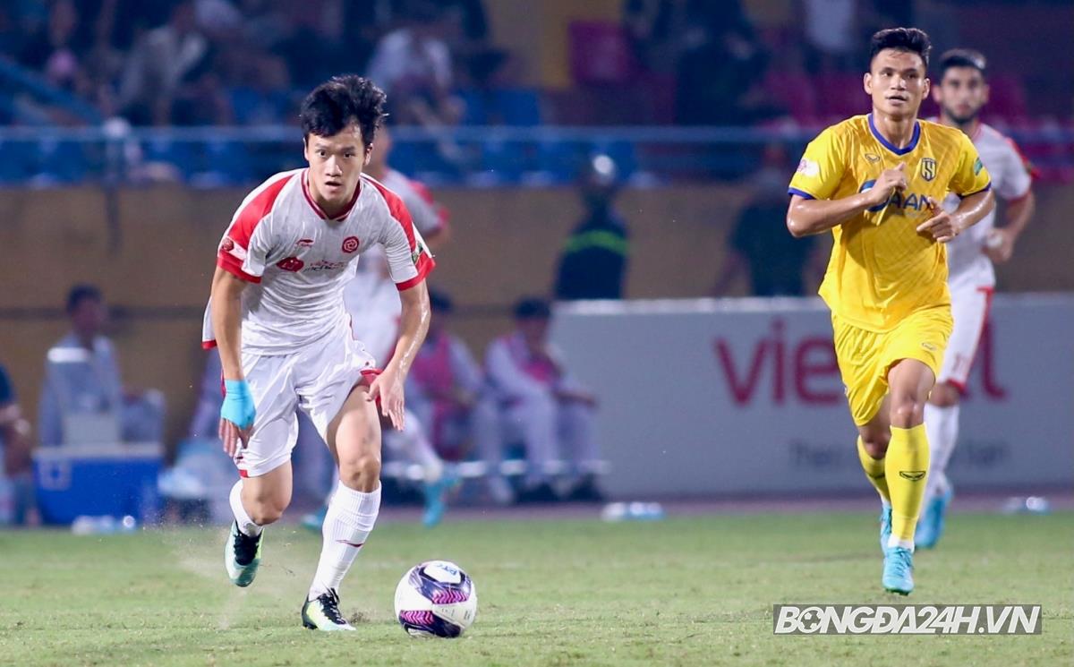 Bùi Tiến Dũng tái xuất sân cỏ sau 5 tháng 5 Bùi Tiến Dũng tái xuất sân cỏ sau 5 tháng 5