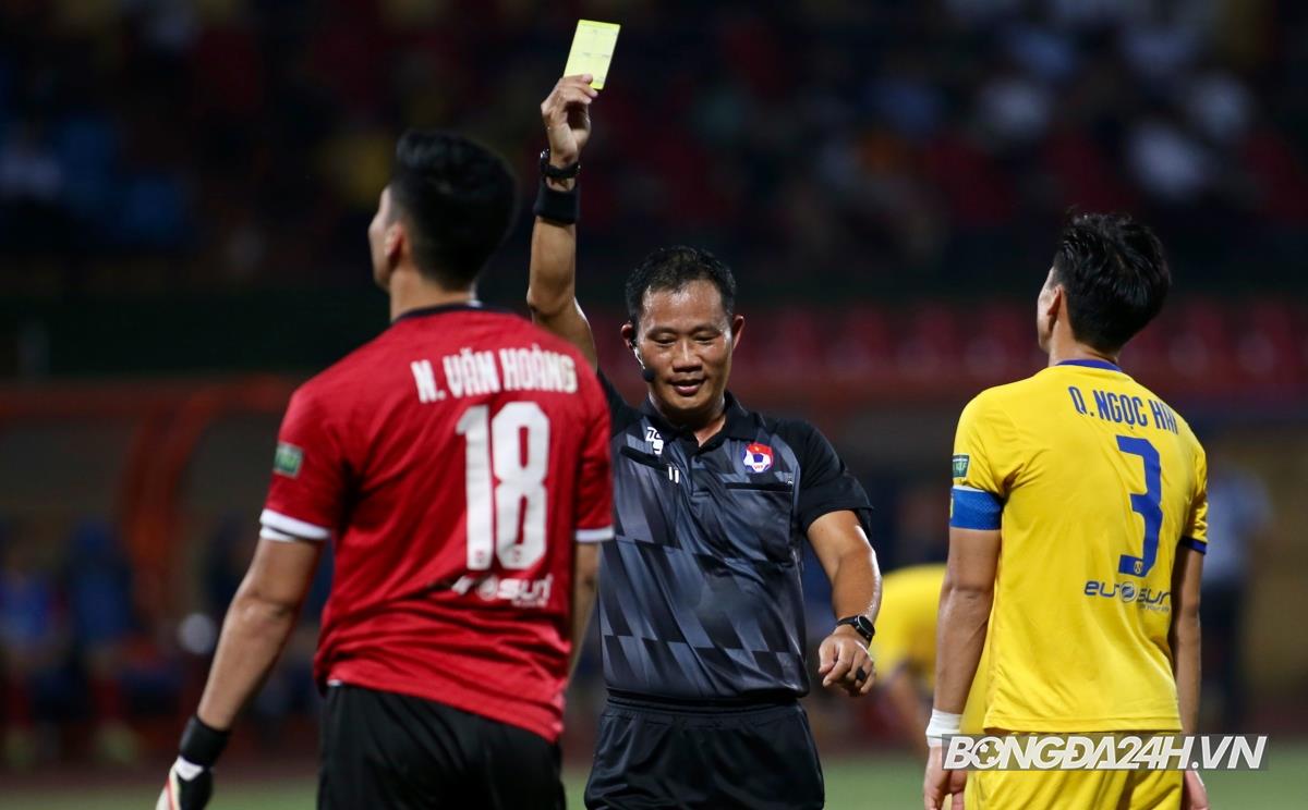 Bùi Tiến Dũng tái xuất sân cỏ sau 5 tháng 7 Bùi Tiến Dũng tái xuất sân cỏ sau 5 tháng 7