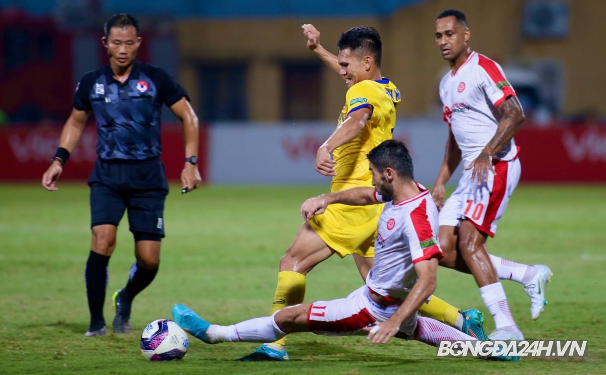 Bùi Tiến Dũng tái xuất sân cỏ sau 5 tháng 6 Bùi Tiến Dũng tái xuất sân cỏ sau 5 tháng 6