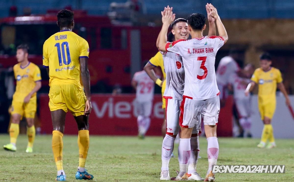 Bùi Tiến Dũng tái xuất sân cỏ sau 5 tháng 2 Bùi Tiến Dũng tái xuất sân cỏ sau 5 tháng 2