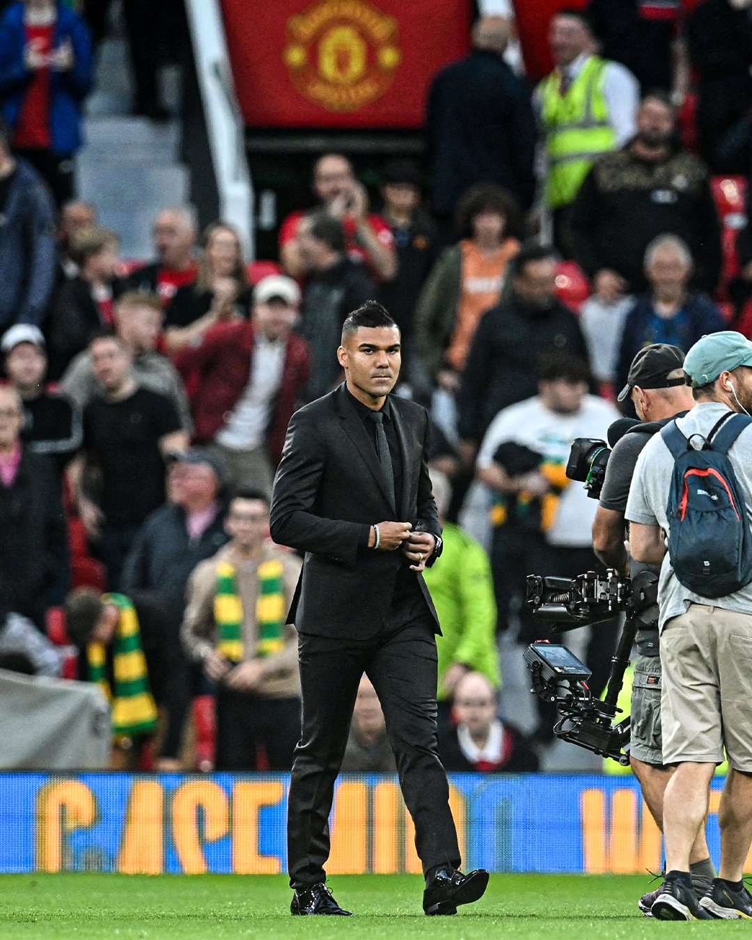 Những hình ảnh đầu tiên của Casemiro ở MU 2