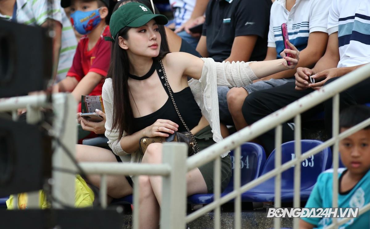 MC Tu Linh Ha Noi vs SLNA 26/8