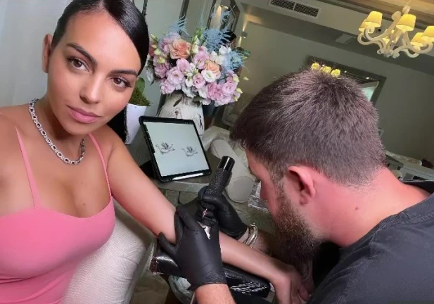 Georgina Rodriguez khoe thân hình nóng bỏng 1 Georgina Rodriguez khoe thân hình nóng bỏng 1