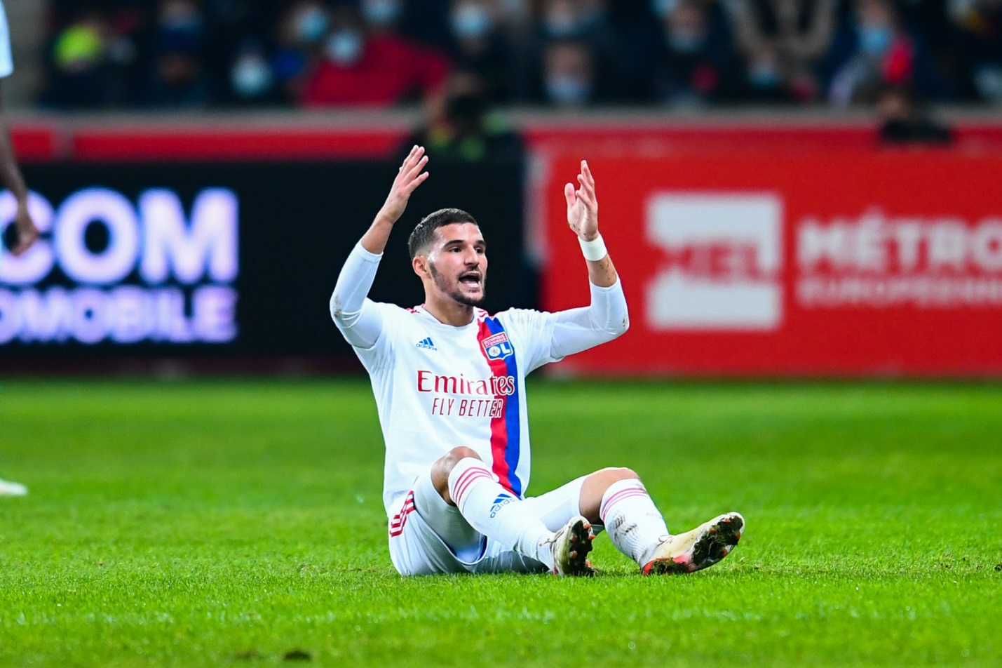 Houssem Aouar Vì đâu nên nỗi 3 Houssem Aouar Vì đâu nên nỗi 3
