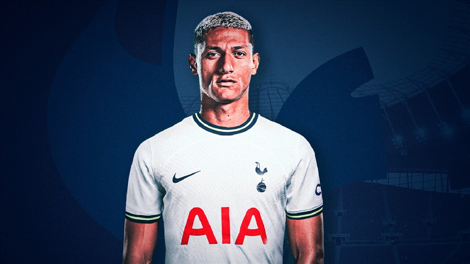 HLV Nottingham bực bội vì pha tâng bóng trên sân của Richarlison 1 HLV Nottingham bực bội vì pha tâng bóng trên sân của Richarlison 1