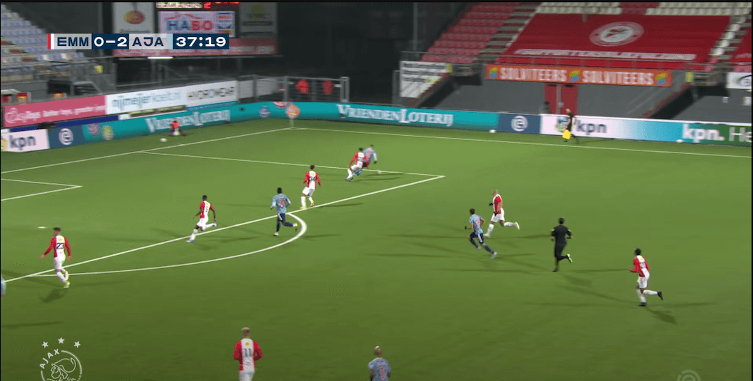 Antonyturnshisdefendervsfcemmen