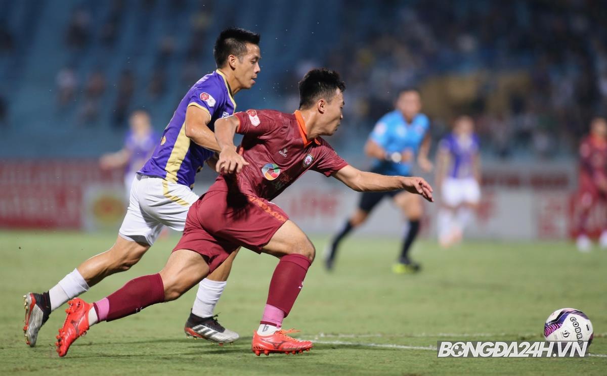 Văn Lâm toả sáng trong lần đầu trở lại V-League 6