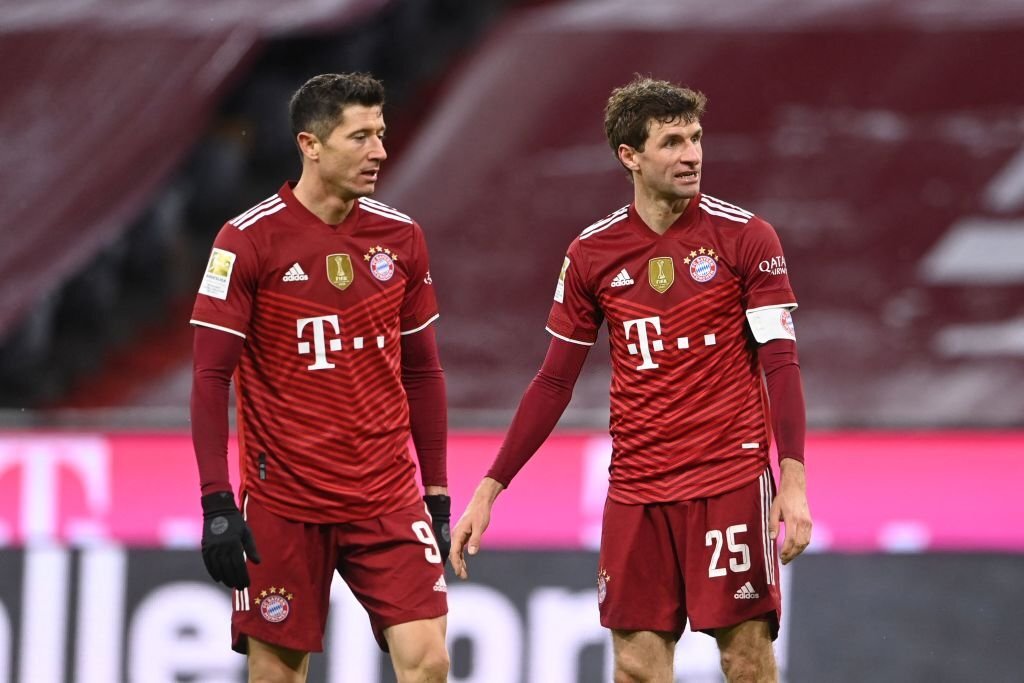 Muller Mane bảo tôi đừng chuyền bóng nhầm cho Lewandowski 1 Muller Mane bảo tôi đừng chuyền bóng nhầm cho Lewandowski 1