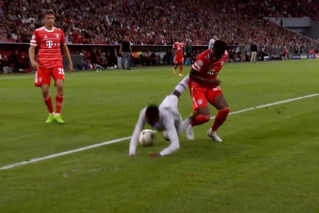 CĐV Barca đòi 11m trước Bayern Munich 1