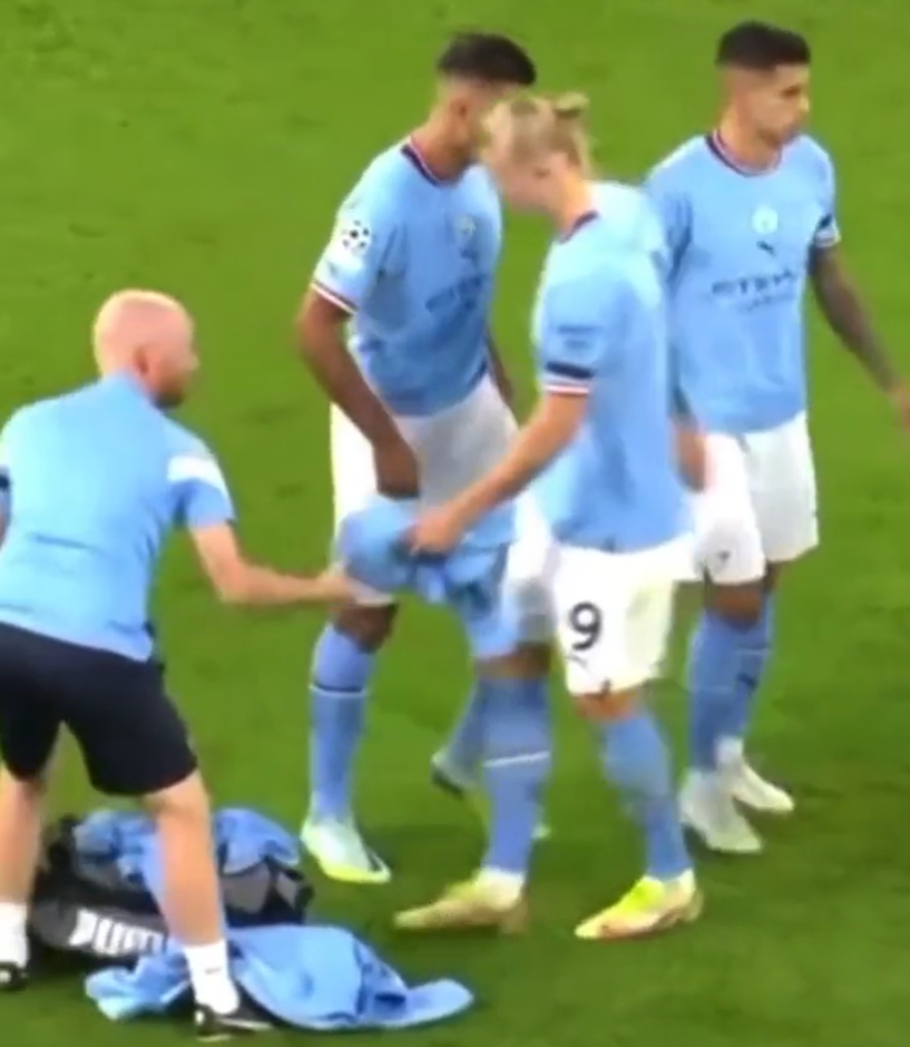 CĐV Man City phát cuồng với hành động của Erling Haaland 3 CĐV Man City phát cuồng với hành động của Erling Haaland 3