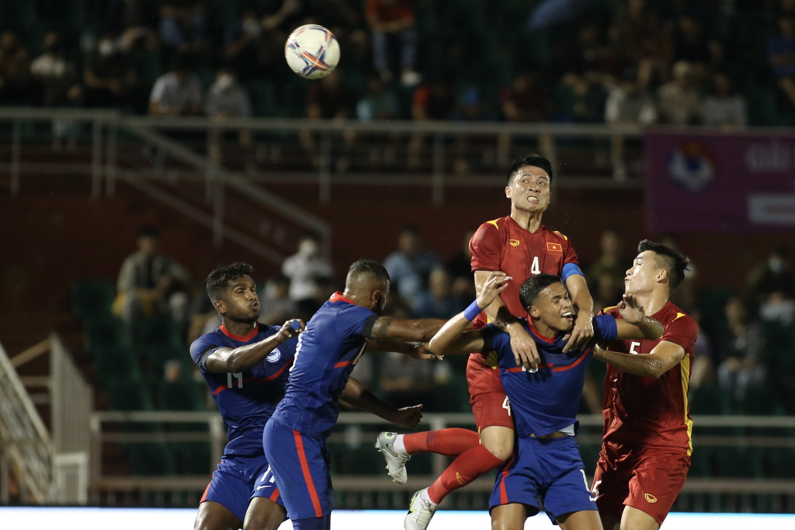 Thấy gì sau trận ĐT Việt Nam 2-0 Singapore 2