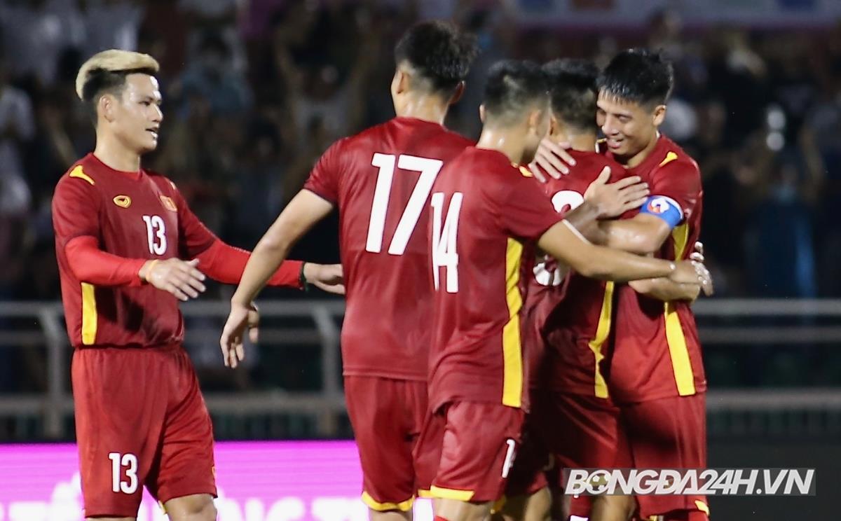 Văn Quyết gây ấn tượng ngày trở lại ĐT quốc gia 3