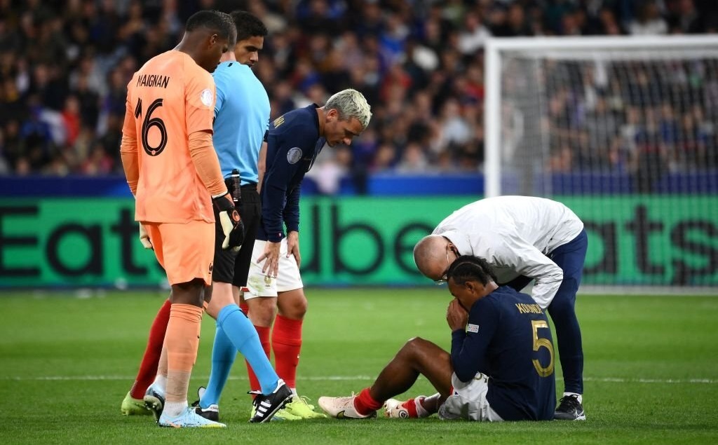 Barca khổ sở vì virus FIFA 1