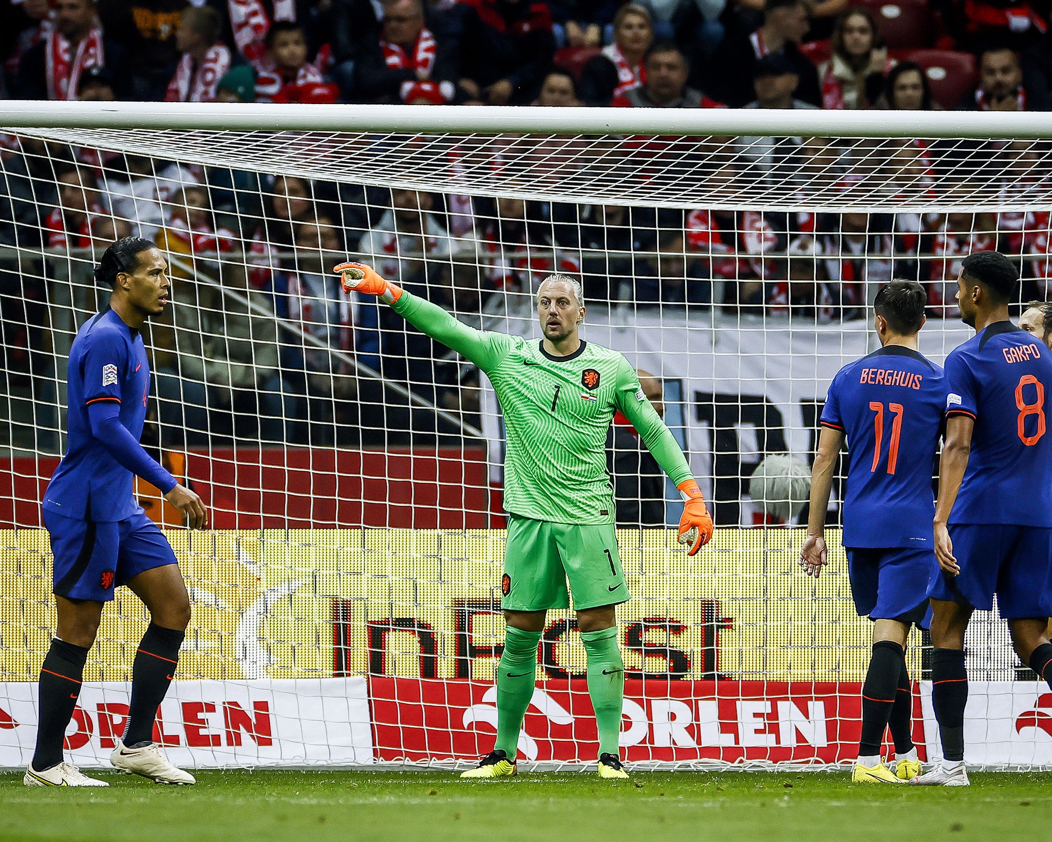 Tuyển Hà Lan gây chú ý khi sử dụng thủ thành ông ngoại 1 Tuyển Hà Lan gây chú ý khi sử dụng thủ thành ông ngoại 1