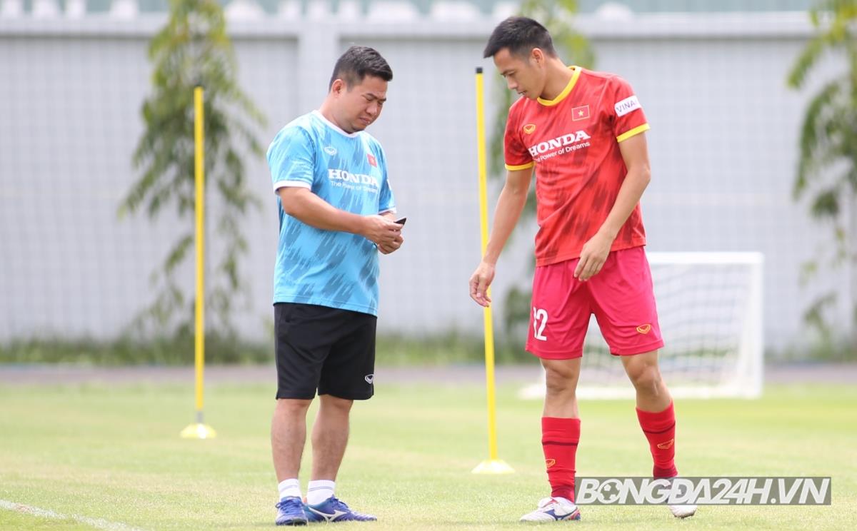 HLV Park Hang Seo trở lại Việt Nam, nhiệt tình chỉ bảo sao trẻ 4 HLV Park Hang Seo trở lại Việt Nam, nhiệt tình chỉ bảo sao trẻ 4