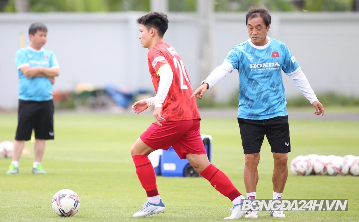 HLV Park Hang Seo trở lại Việt Nam, nhiệt tình chỉ bảo sao trẻ 6 HLV Park Hang Seo trở lại Việt Nam, nhiệt tình chỉ bảo sao trẻ 6