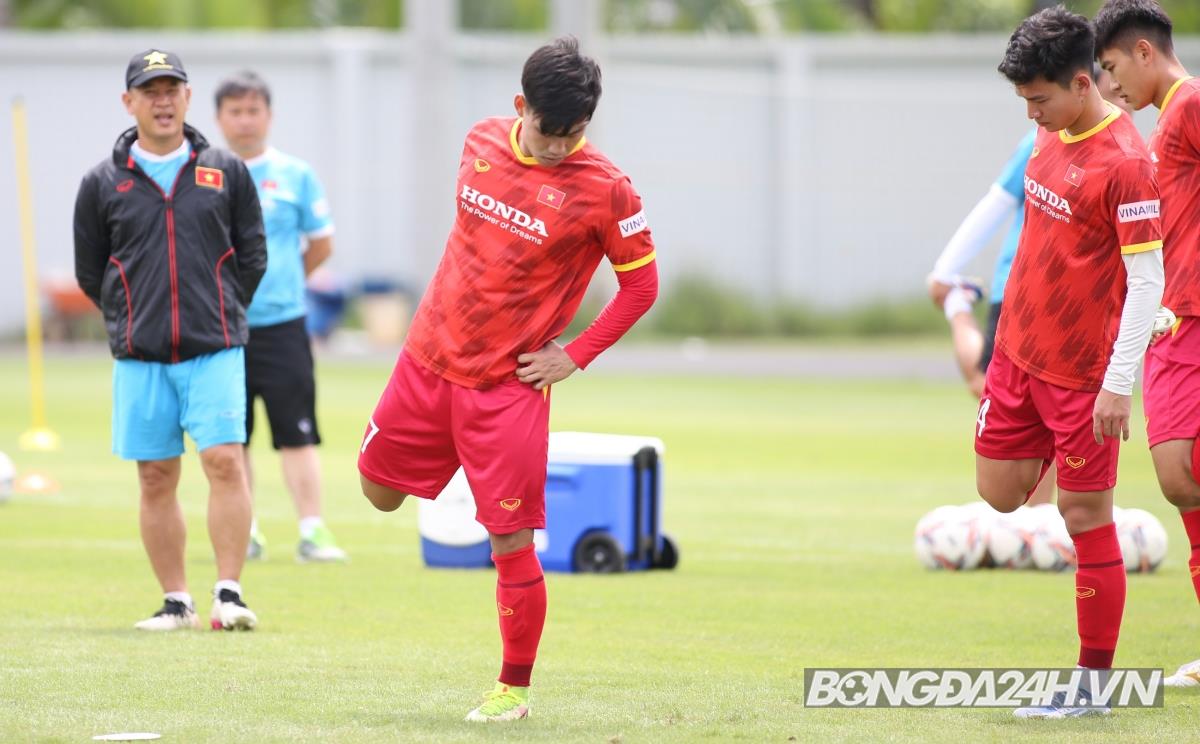 HLV Park Hang Seo trở lại Việt Nam, nhiệt tình chỉ bảo sao trẻ 3 HLV Park Hang Seo trở lại Việt Nam, nhiệt tình chỉ bảo sao trẻ 3