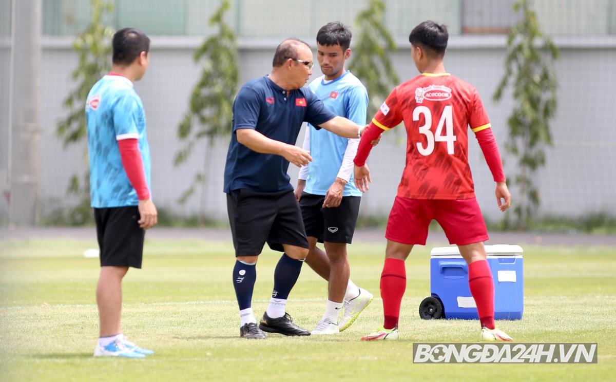 HLV Park chỉnh đốn Đình Duy tập 24/9 HLV Park chinh don dinh Duy tap 24/9