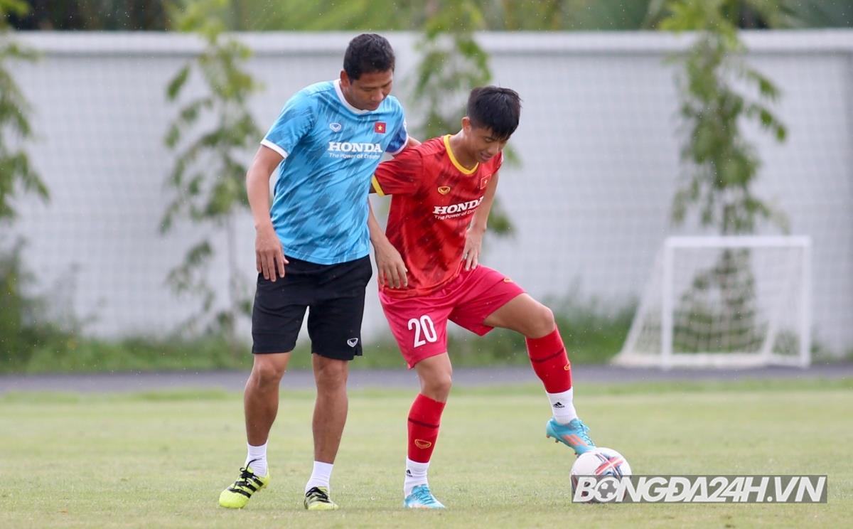 Tuyển Việt Nam tập bóng bổng đấu Ấn Độ 6