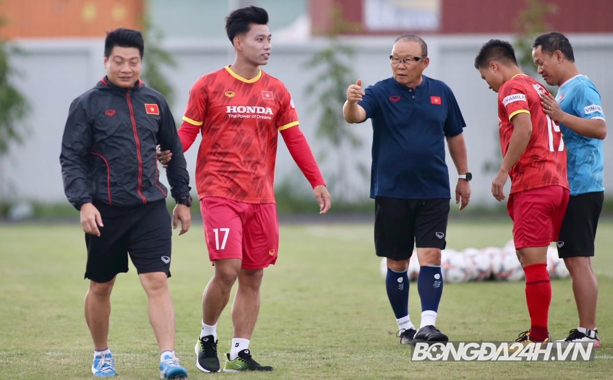 Tuyển Việt Nam tập bóng bổng đấu Ấn Độ 1