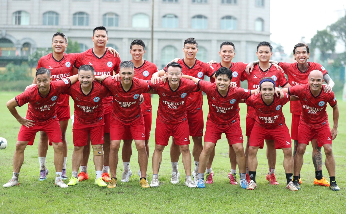 Vietnam All Stars dầm mưa tập trước ngày chiến Dortmund 9