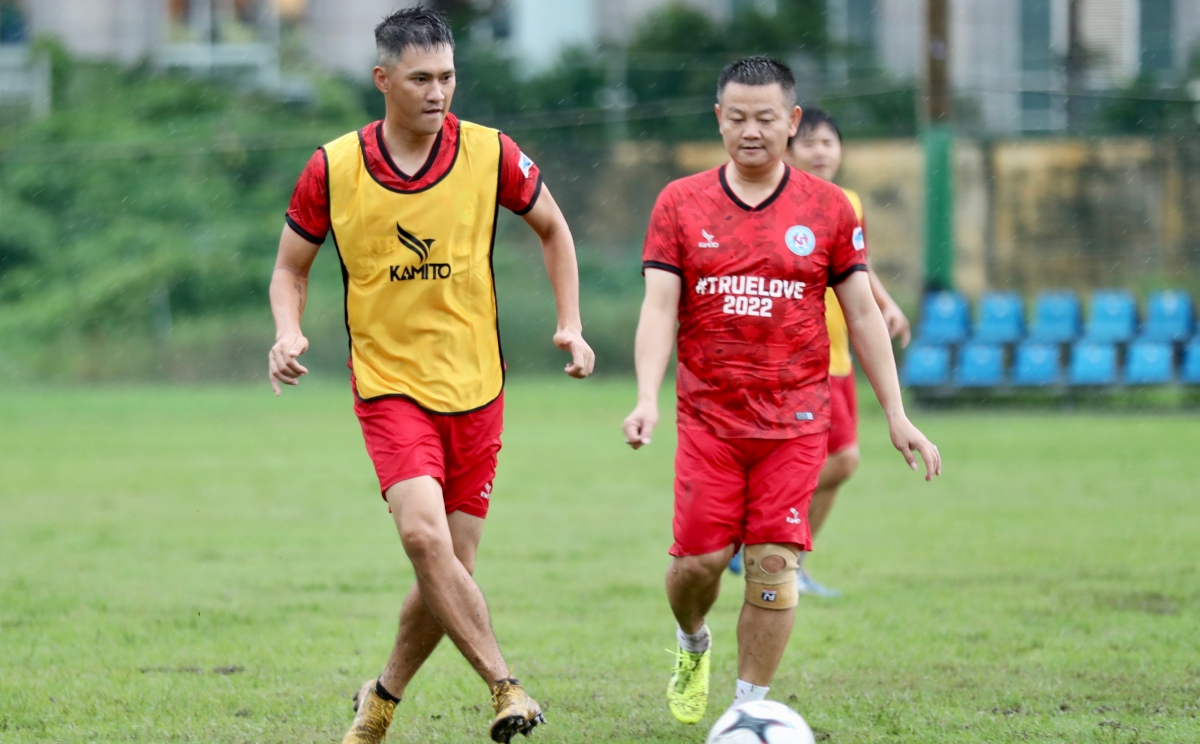 Công Vinh chia sẻ về cơ hội đá cặp cùng Văn Quyến 1