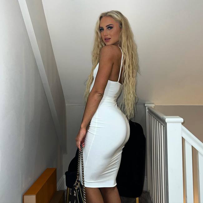 Nhan sắc nữ cầu thủ Alisha Lehmann của Aston Villa Bạn gái Douglas Luiz 7