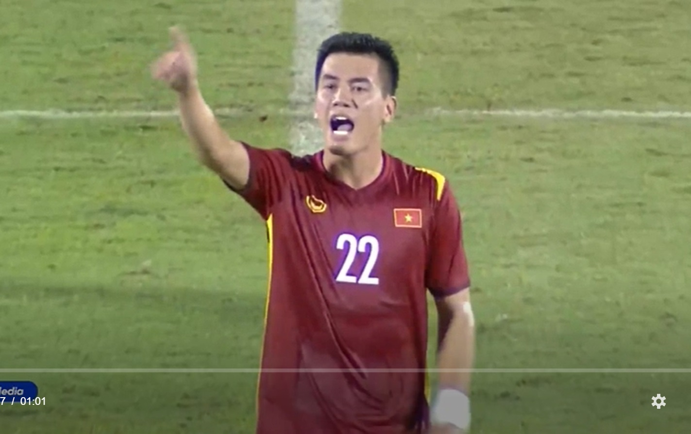 Tiến Linh thông báo với HLV Park Hang Seo về chấn thương của Văn Hậu Tien Linh thong bao voi HLV Park Hang Seo ve chan thuong cua Van Hau