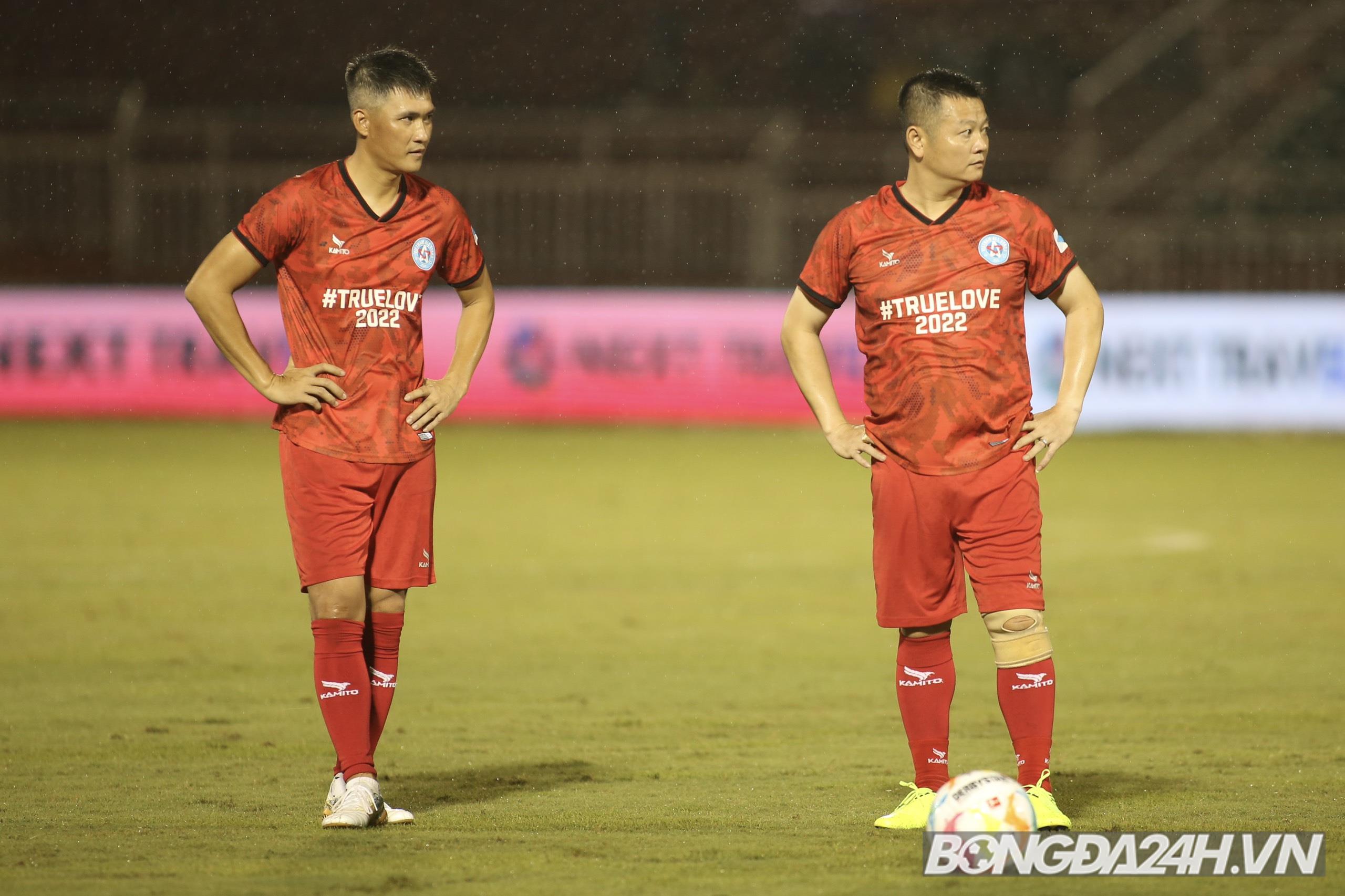 Trực tiếp ngôi sao Việt Nam 1-3 huyền thoại Dortmund (H2) Lê Công Vinh ghi bàn từ chấm 11m 1