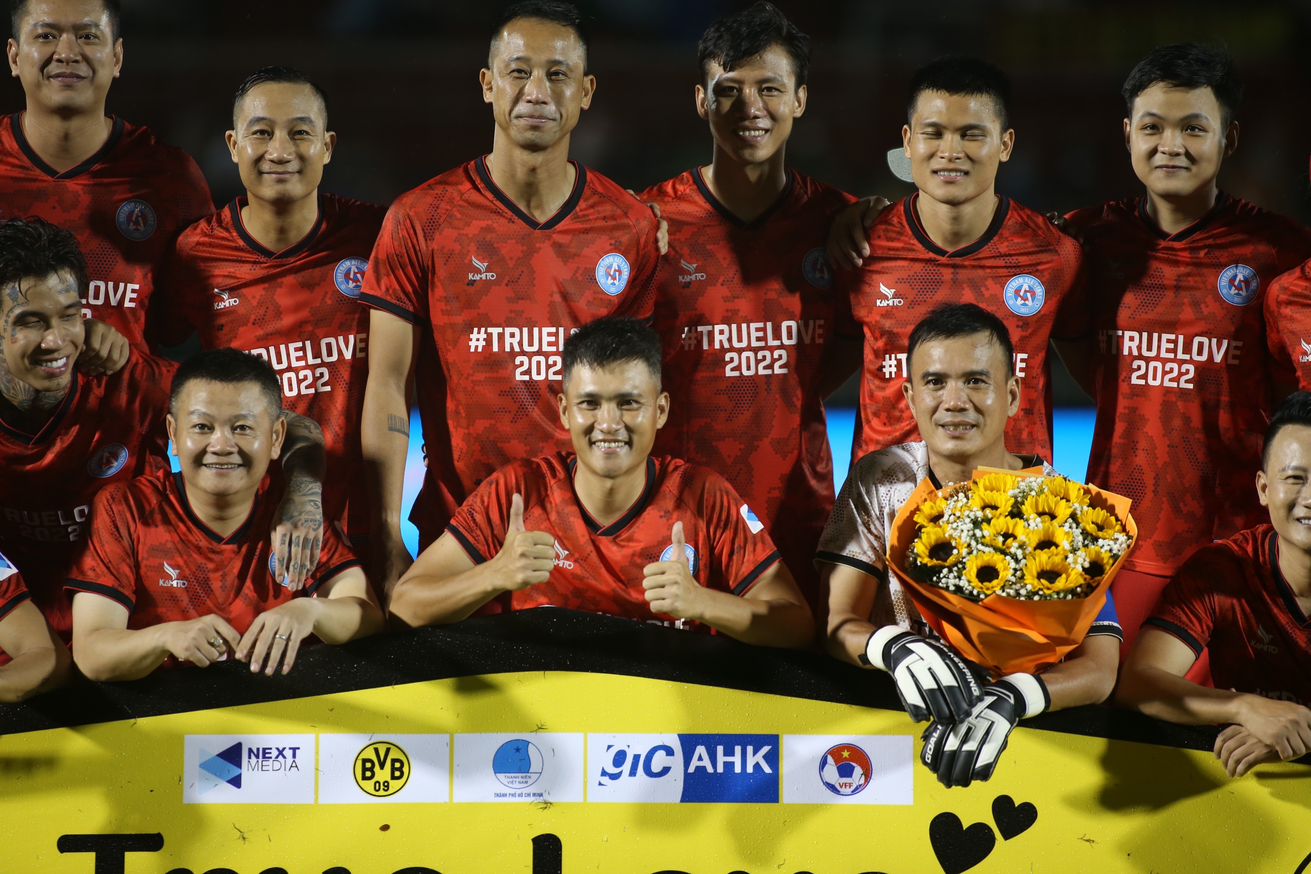 Trực tiếp ngôi sao Việt Nam 1-3 huyền thoại Dortmund (H2) Lê Công Vinh ghi bàn từ chấm 11m 4