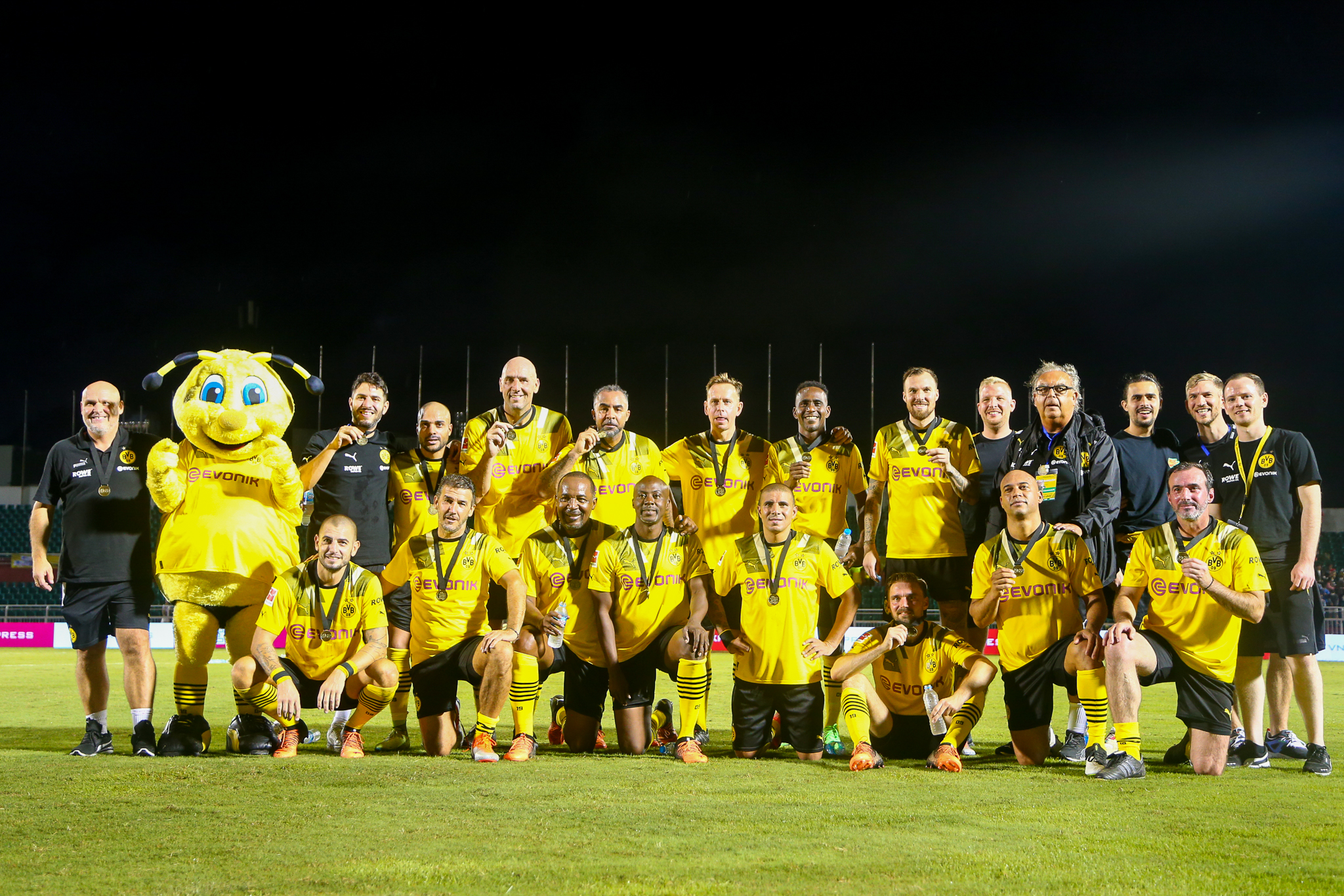 Những cái ôm ấm áp trong trận đấu ý nghĩa True Love 7