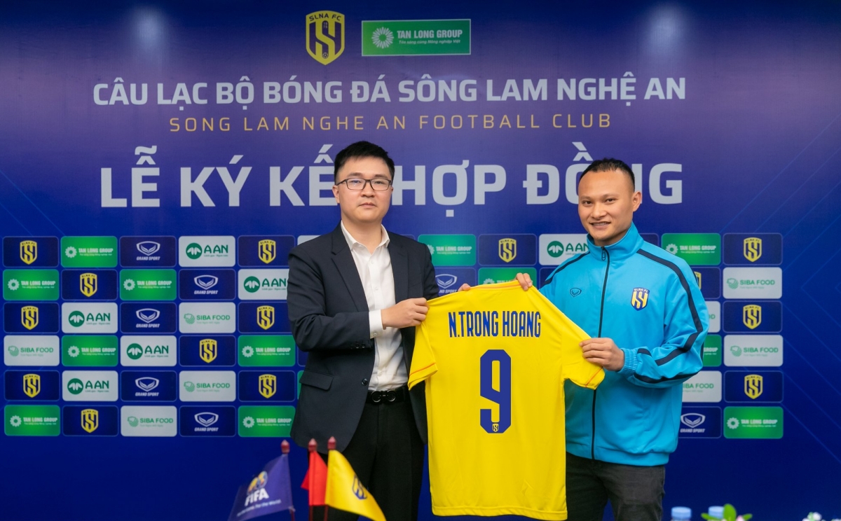Trọng Hoàng trở lại CLB SLNA Trọng Hoàng trở lại CLB SLNA