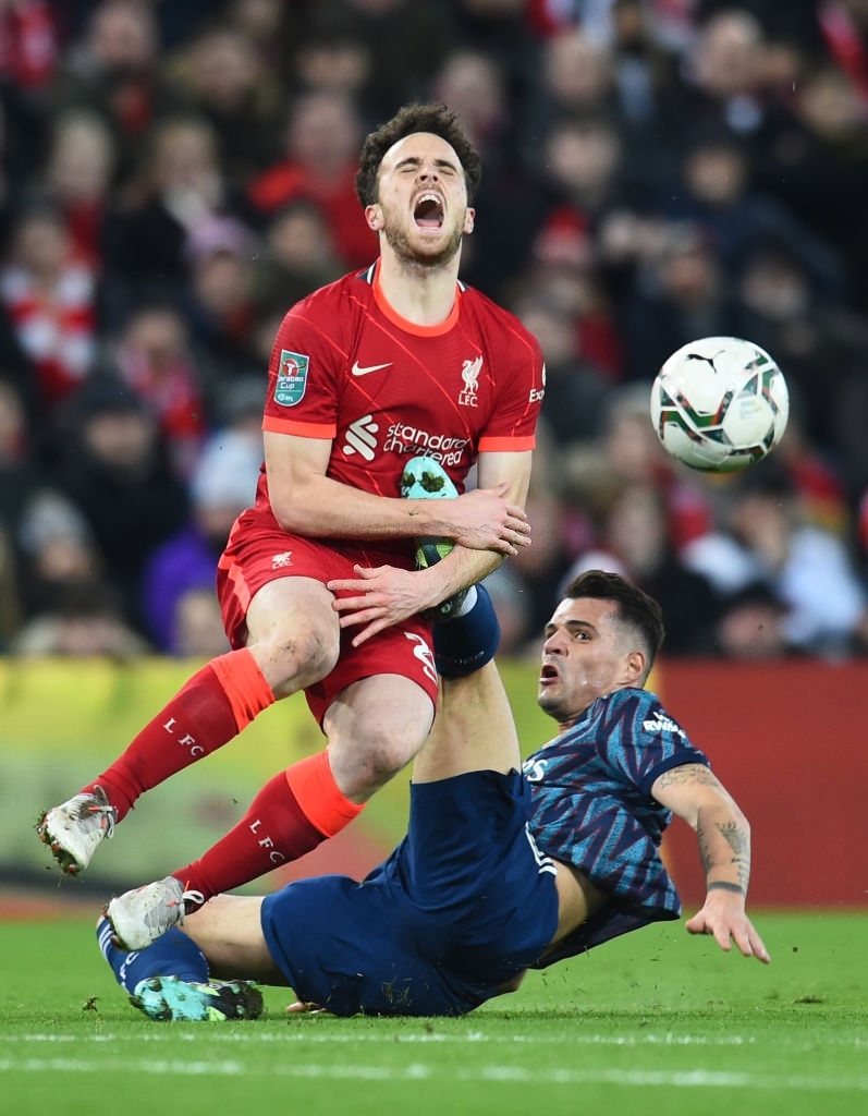 Pha ngặn chặn của Xhaka dành cho Jota để tránh khỏi bàn thua