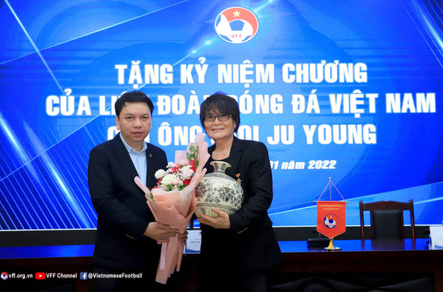 ju young Bác sỹ Choi Ju-young hẹn ngày tái ngộ với bóng đá Việt Nam