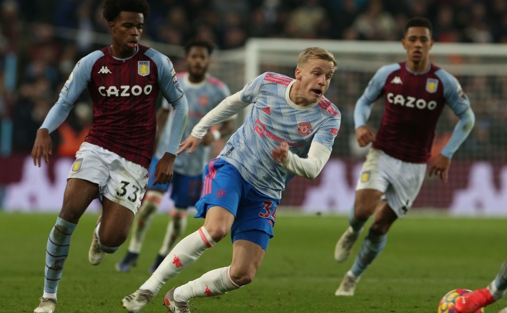 Van de Beek cán mốc 50 trận cho MU