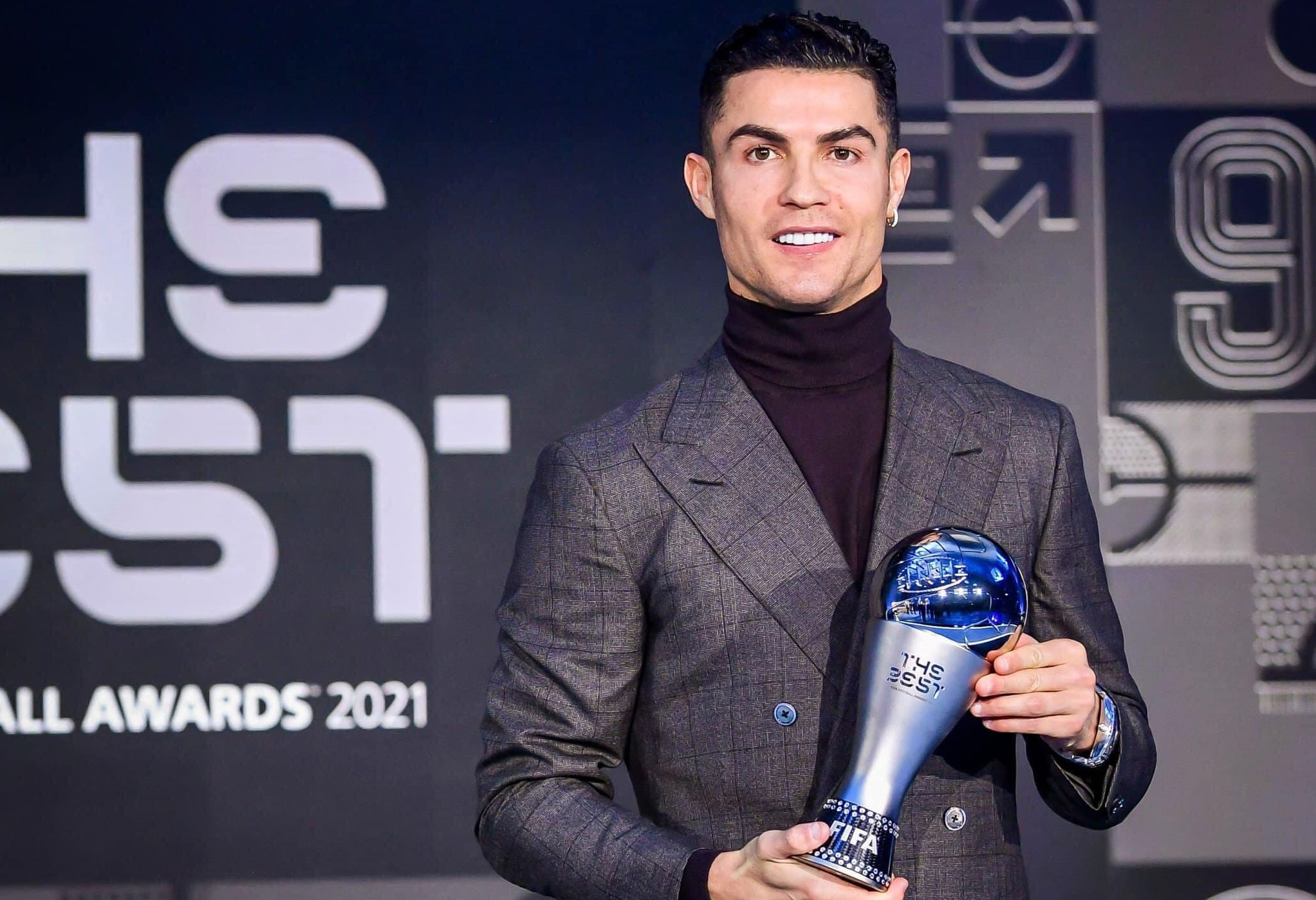 Ronaldo nhận giải thưởng đặc biệt của FIFA Ronaldo nhận giải thưởng đặc biệt của FIFA