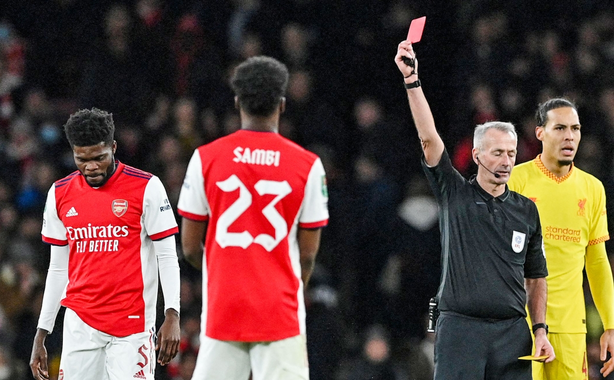 Partey nhận thẻ đỏ ngay khi trở lại Arsenal